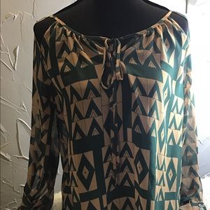 Mine open shoulder and sleeve top